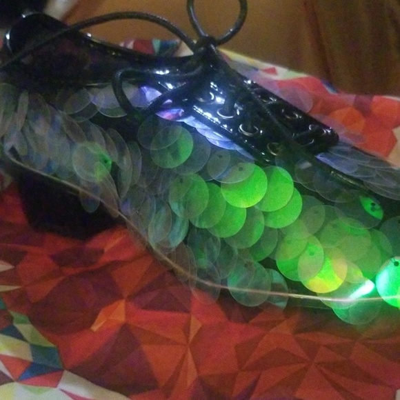 Holographic sequin shoes - Picture 6 of 8